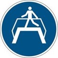 Image of 821246 - ISO Safety Sign - Use footbridge