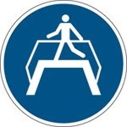 Image of 821246 - ISO Safety Sign - Use footbridge